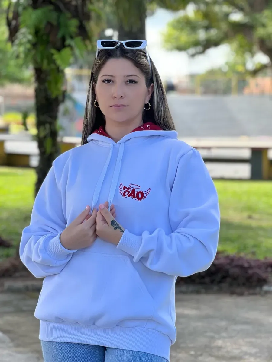 Moletom branco com capuz e bordado da turma 3AO